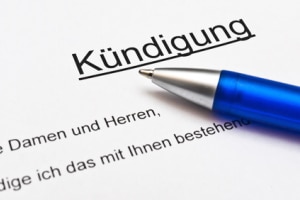 Sie können eine private Rentenversicherung kündigen, die gesetzliche hingegen nicht.